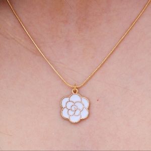 White Flower Necklace